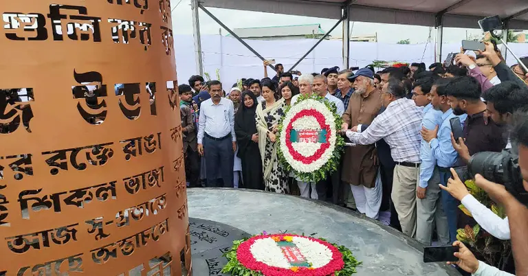 নারায়ণগঞ্জে নির্মিত প্রথম স্মৃতিস্তম্ভ উদ্বোধন